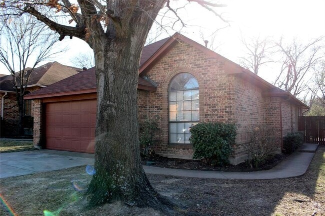 Building Photo - 113 Streamside Dr Rental