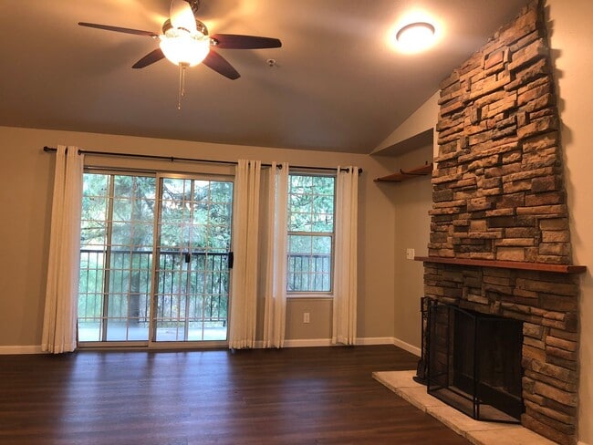 Photo - 3bd/2ba Issaquah Condo Unit D312