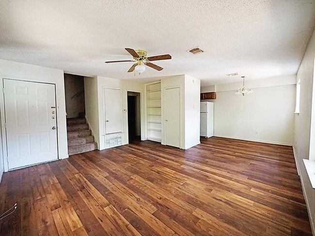 Photo - 115 S Frio St Unit H