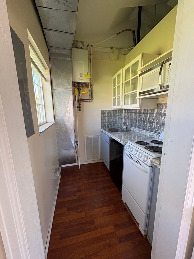 Photo - Cozy studio available now! Unit B