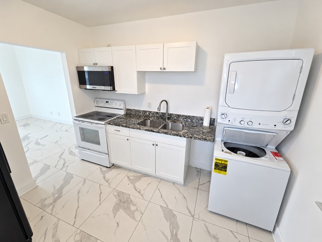 Kitchen - 201 S 14th St Unit A