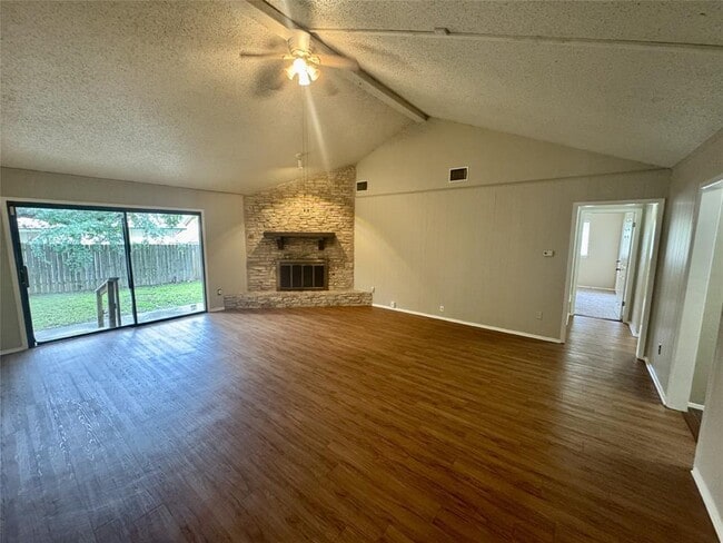 Photo - 2708 Charlesworth Dr