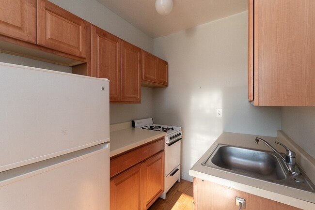 Photo - 411 W Roscoe St Unit J04W