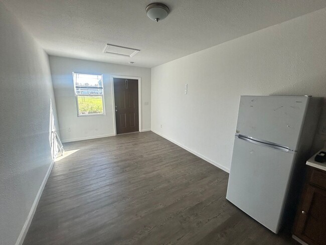 Photo - 143 Claire Ave Unidad 143 Claire ave N  103