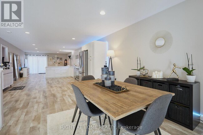 Photo - 42 Moonstone Cres