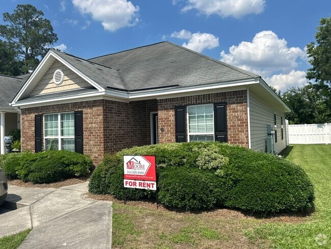 Building Photo - Available Mid-June 2 bed/ 2 bath Townhouse...