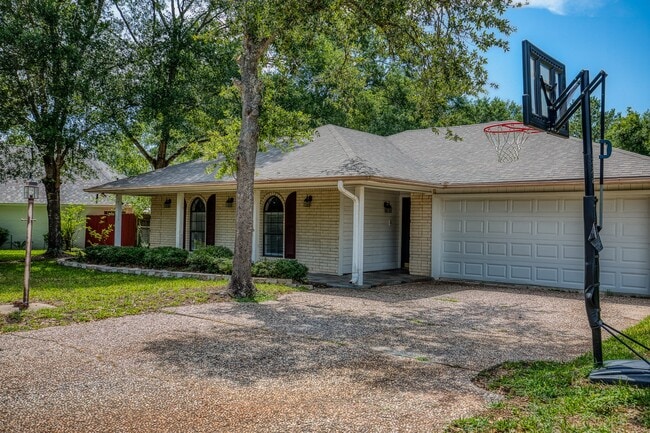 Photo - 216 Duerr Dr House