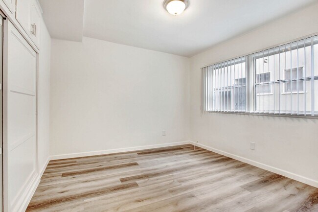 Oxford Avenue Apartments