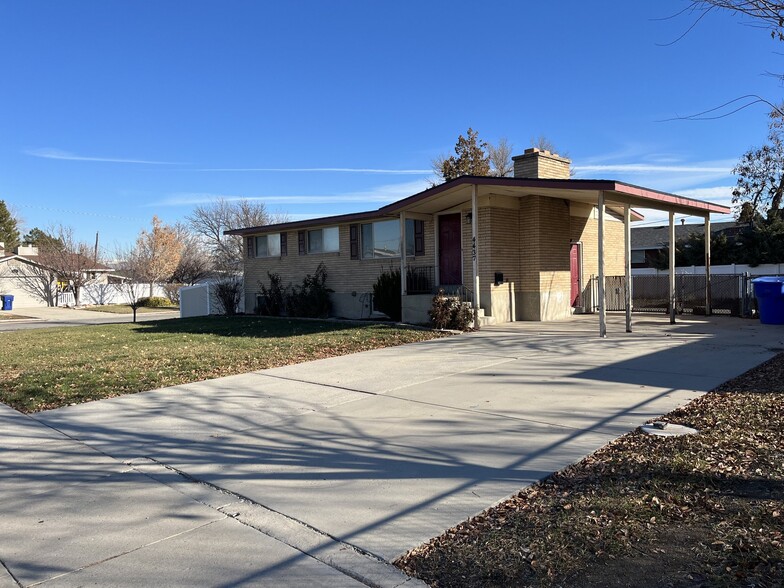 4437 Driftwood Dr