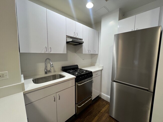 Photo - 140 E 46th St Apartamento Unidad 1R