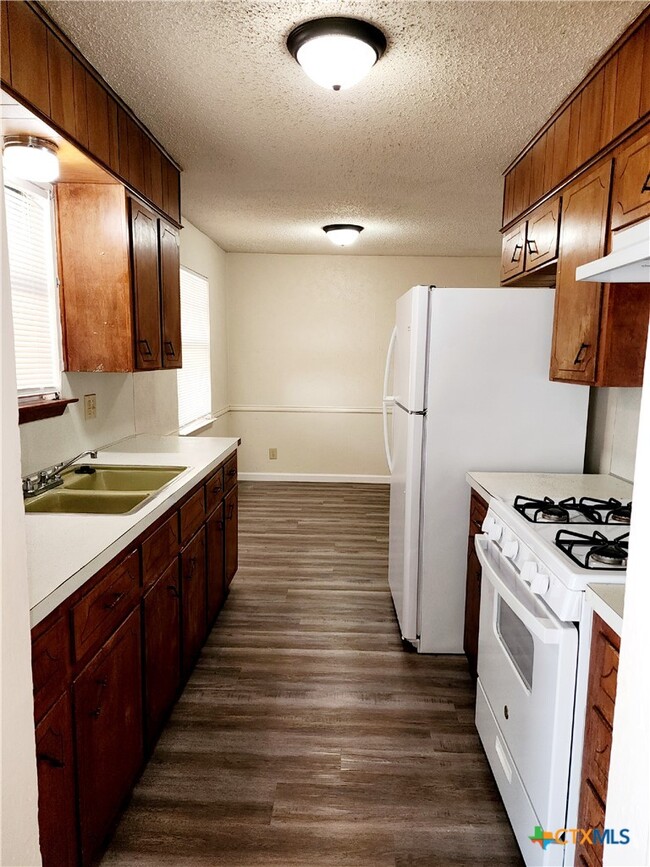 Photo - 2303 Daisy Dr