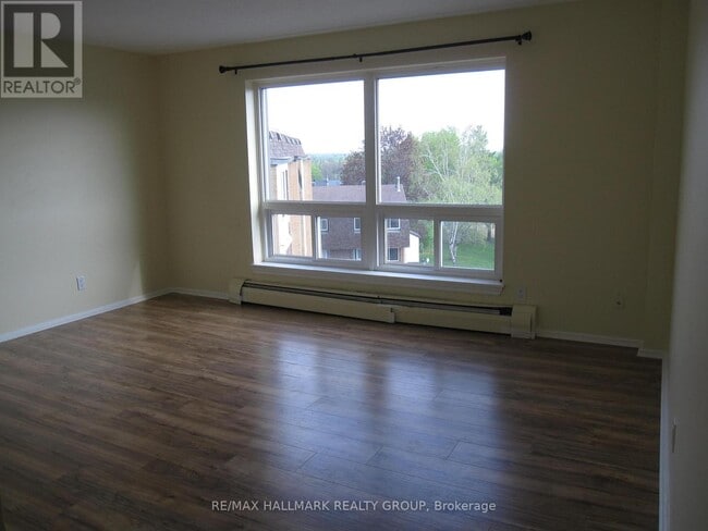 Photo - 898 Elmsmere Rd Unit 12