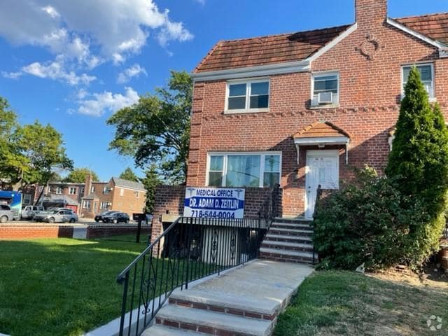 Building Photo - 141-32 68th Dr Rental