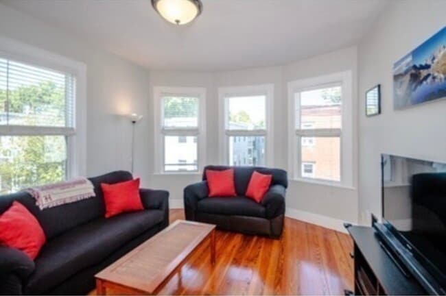 Photo - 6 Kenney St Unidad 3 Rental