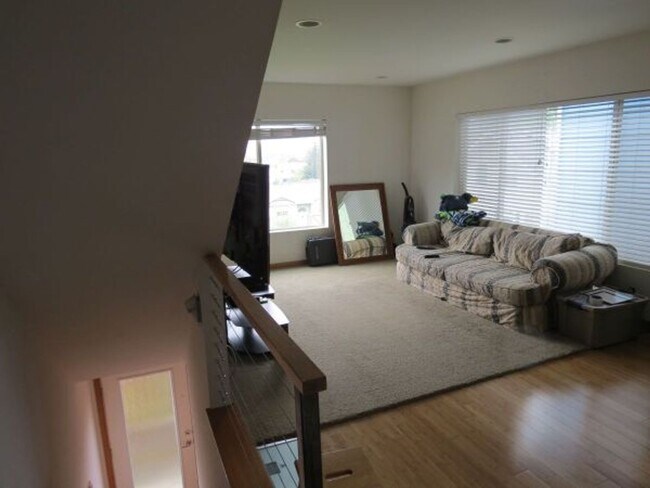 Photo - Beautiful 2 Bed Townhome Conveniently Located In Seattle!