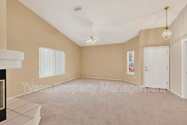 Photo - 7411 Peregrine Rd NE