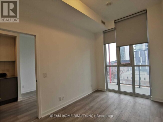Photo - 120 Parliament St Unit 808