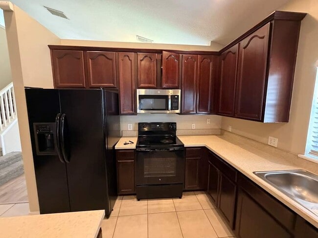 Photo - 1021 Hacienda Cir