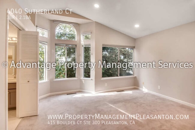 Photo - 4040 Sutherland Ct