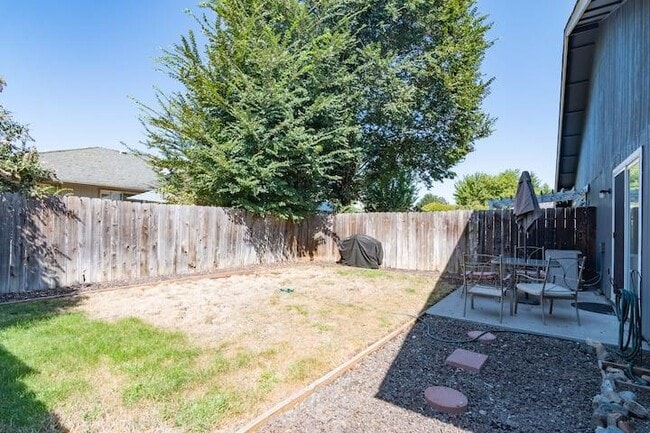 Photo - 565 Primrose Dr