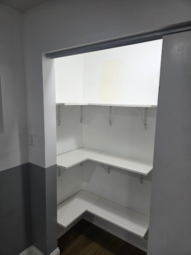 Photo - 2453 E 73rd St Unidad BSMT