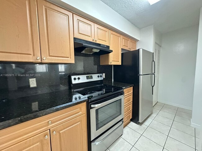 Building Photo - 520 S Park Rd Unit 13-12 Rental