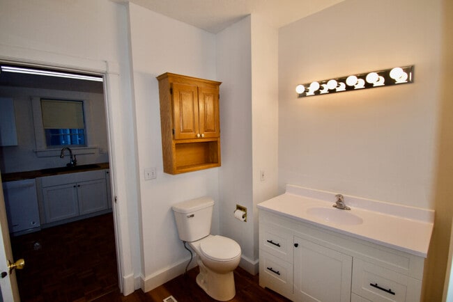 Photo - 821 8th St N