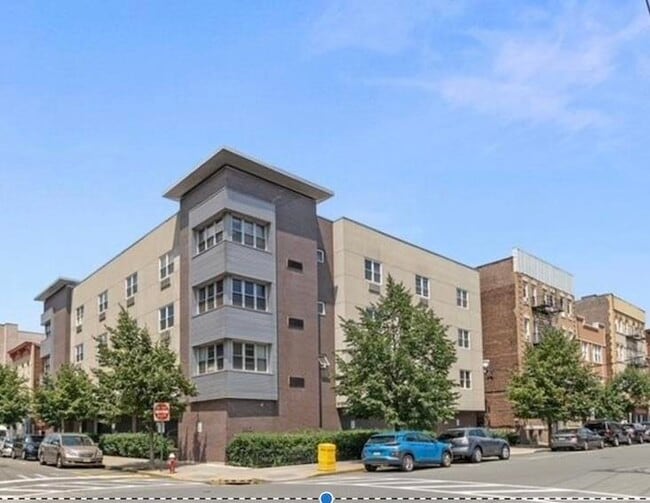 Building Photo - 5501 Hudson Ave Unit 401