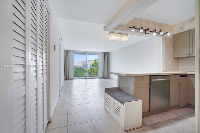 Building Photo - 6900 Bay Dr Unit 3H Rental