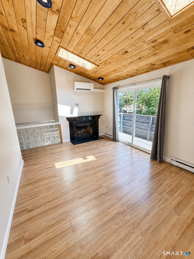 Photo - 311 Racebrook Rd
