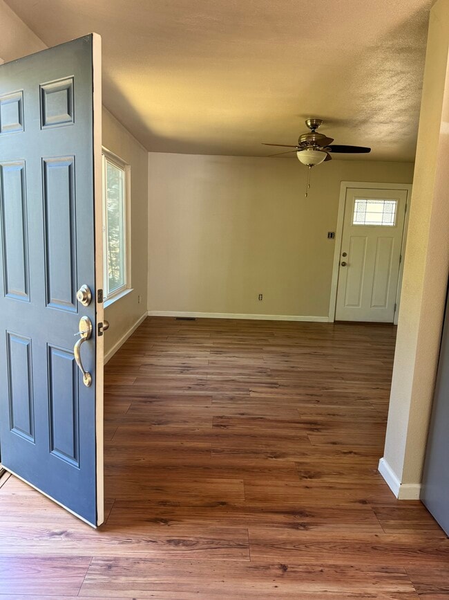 Photo - 211 Mulberry Ln