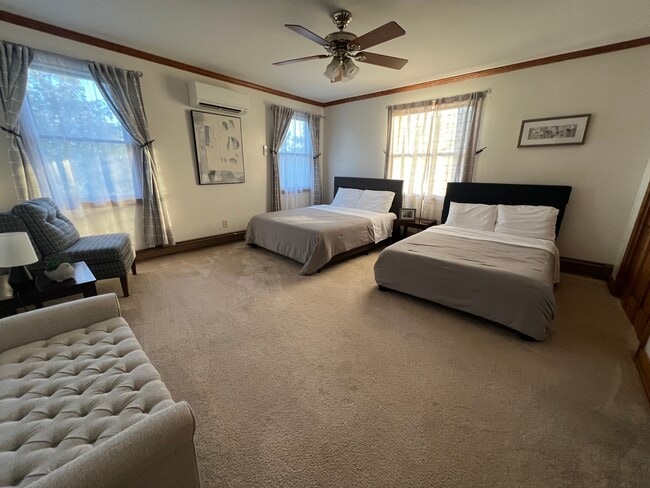 Photo - 1004 E 5th St