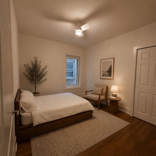 Building Photo - 5346 W Montrose Ave Unit 2