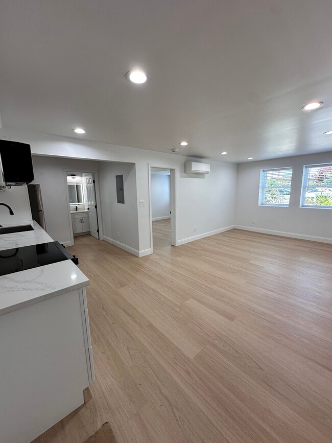 Photo - 1039 Mound St