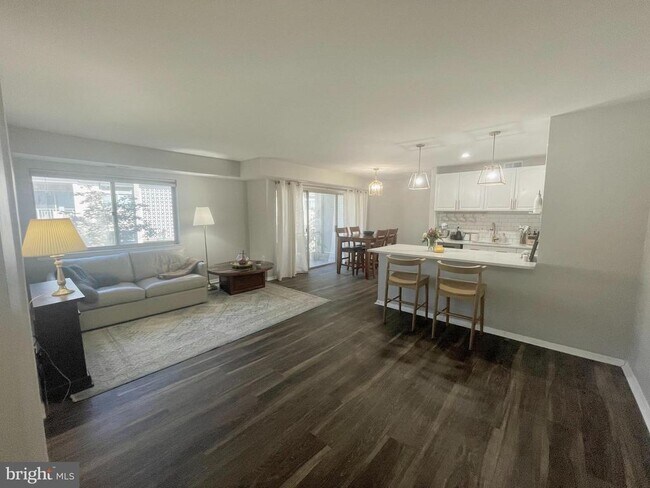 12207 Braxfield Ct Unidad 56