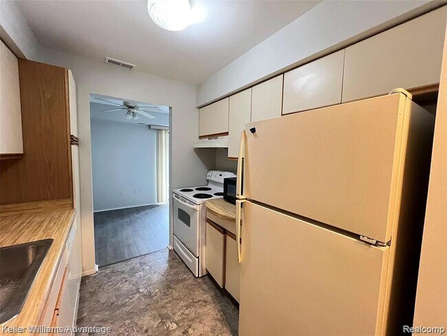 Photo - 30056 W 12 Mile Rd Unit 78