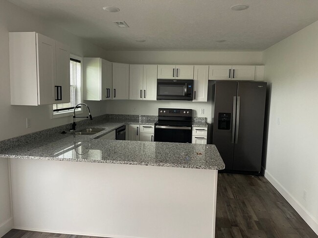 Photo - 3 BEDROOM 2.5 BATHROOM TOWNHOUSE FOR RENT