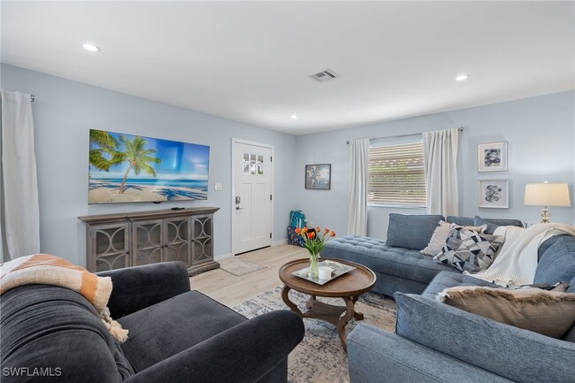 Photo - 1435 Curlew Ave Unidad 3 Rental