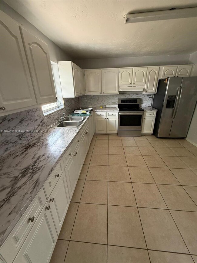 Building Photo - 1710 SW 97th Terrace Unit 1 Rental