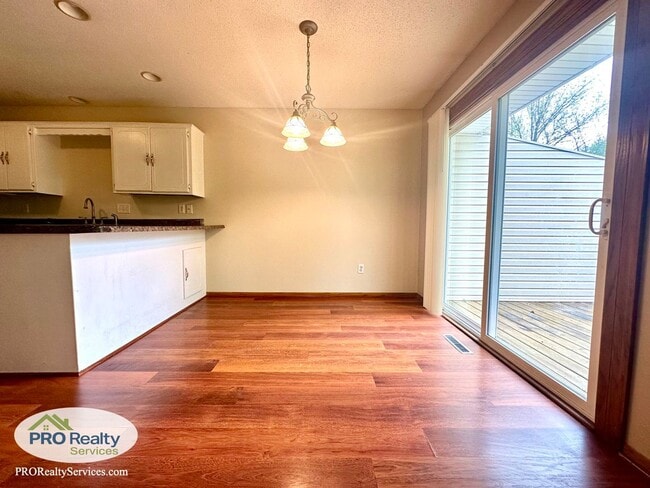 Photo - 3 Bedroom Home in Maple Grove