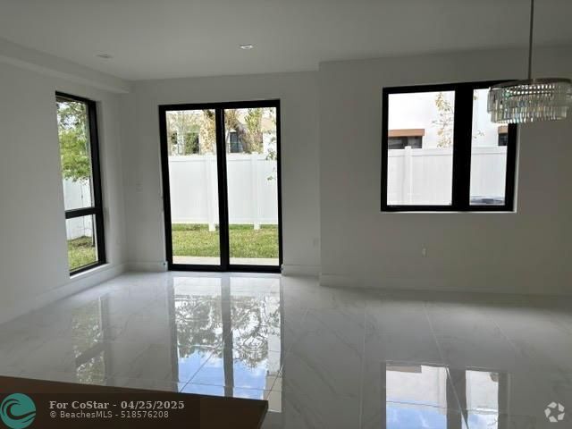 Building Photo - 4141 S oaks Pl Rental