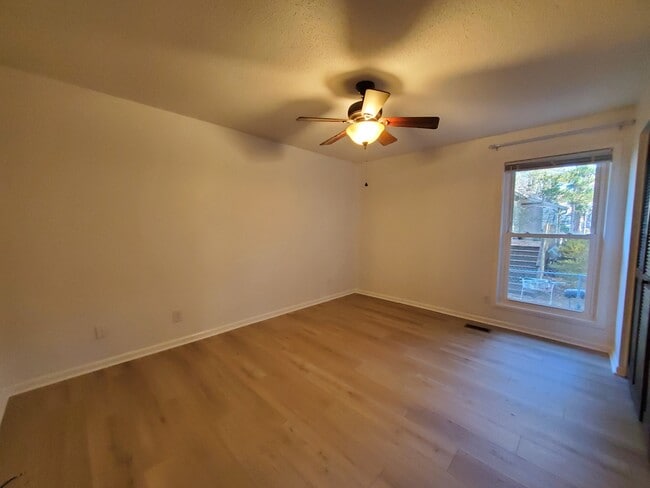 Photo - 3 Baytree Ct Unit B