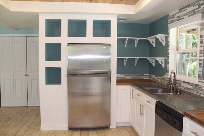 Photo - Beautiful 3 bedroom Lakefront Home