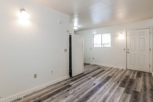 Photo - 770 N Dodge Blvd