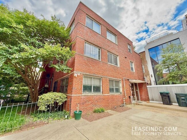 Building Photo - 1526 12th St NW Unit #4
