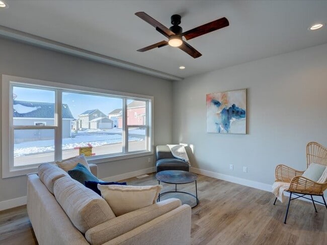 Photo - 4880 Romaine Rd