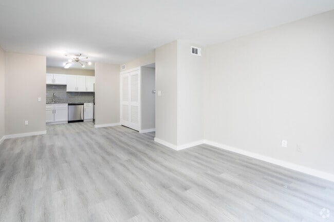 2 beds, 1 bath, 900 sq ft