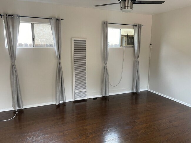 Photo - 518 W King St Unit 1/2