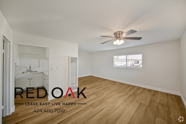 Building Photo - Recently Refreshed, Bright and Airy One Be... Unit 2 Rental