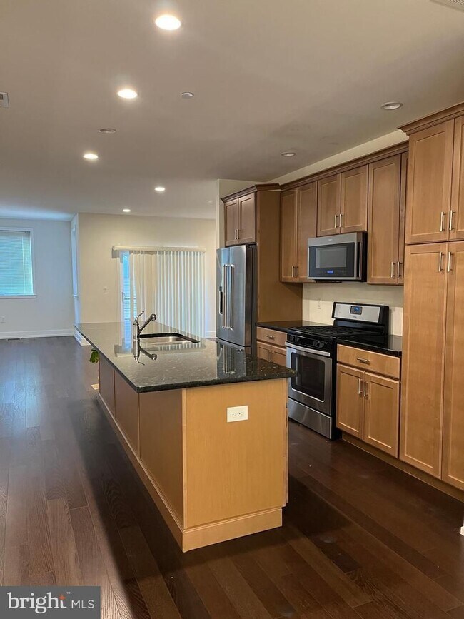 Photo - 805 Lakeview Ct